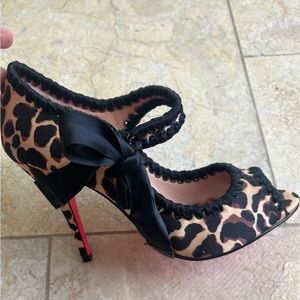 Cute Betsey Johnson heels. Adorable all wrapped up with a bow